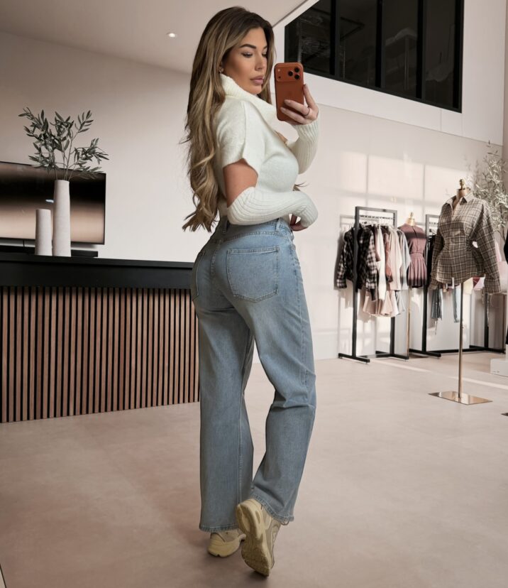 Knitted coll sleeve - White