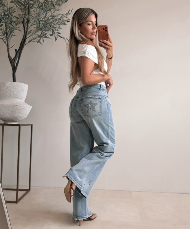 Offshoulder Smocked body - White