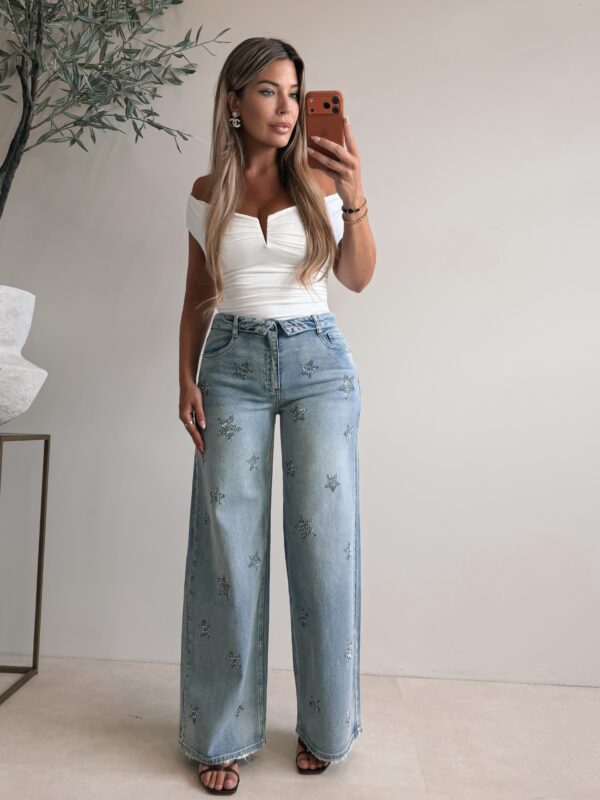 Offshoulder Smocked body - White