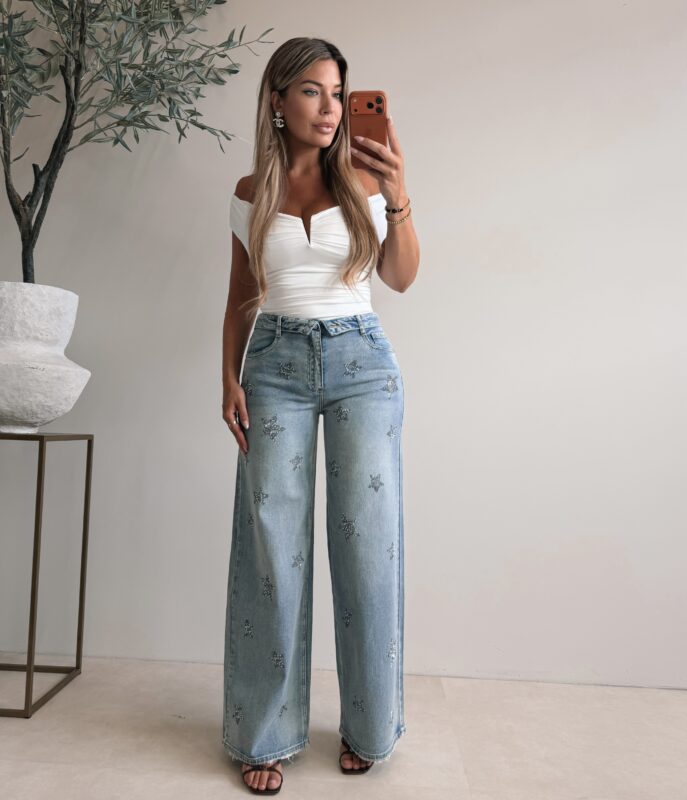 Offshoulder Smocked body - White