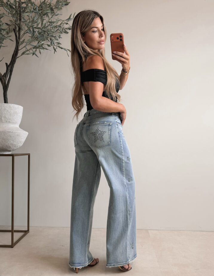 OffShoulder Smocked body - Black