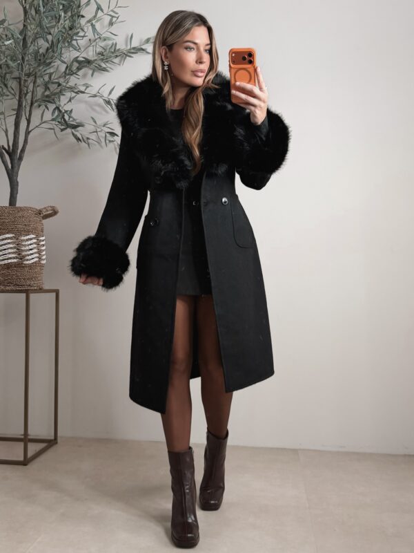 Class Trenchcoat with fur - Black