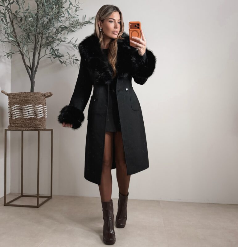 Class Trenchcoat with fur - Black
