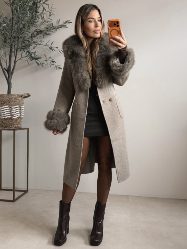 Class Trenchcoat with fur - Taupe (Pre-Order Zondag)