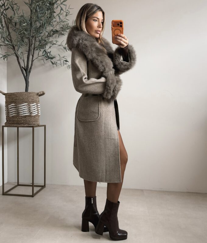 Class Trenchcoat with fur - Taupe (Pre-Order Zondag)